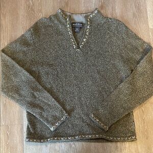 Woolrich Women’s Olive & Heathered Green V-Neck Sweater